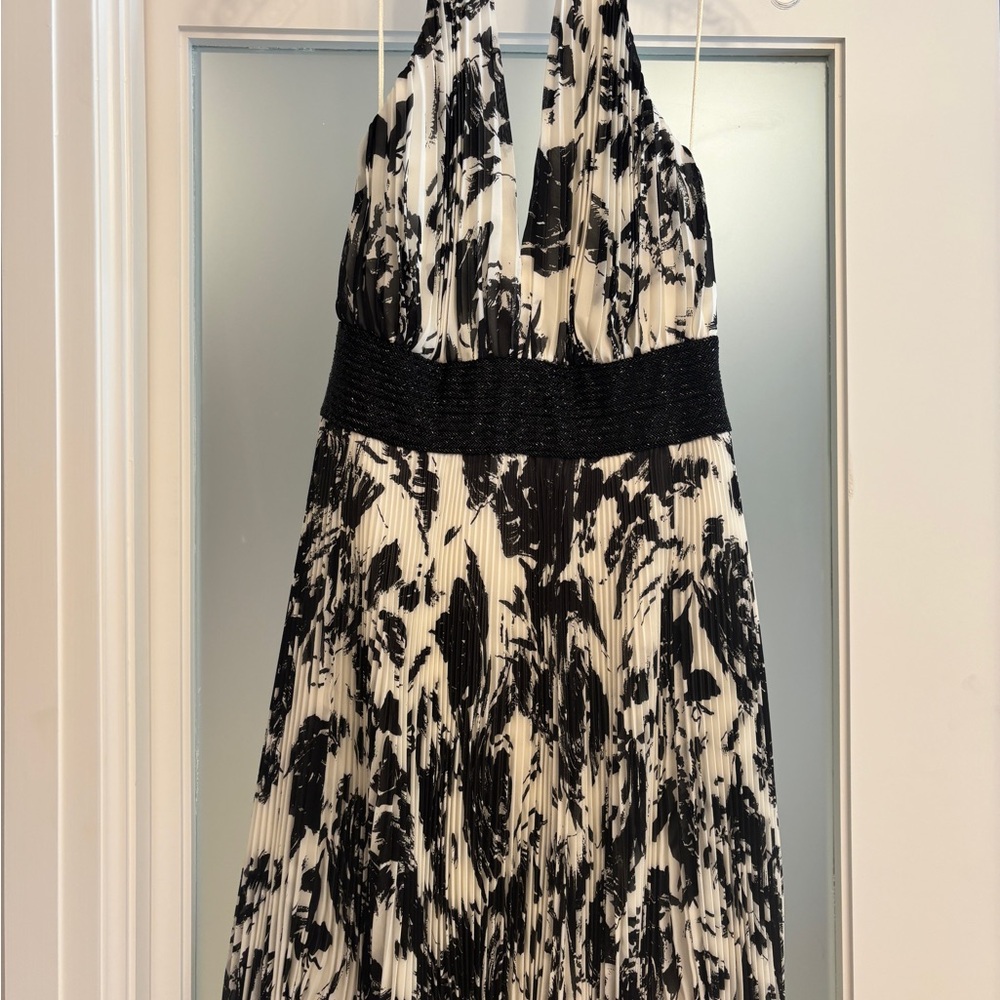 NWT Gorgeous Carmen Marc Valvo  Black/White Halter Cocktail Dress 2